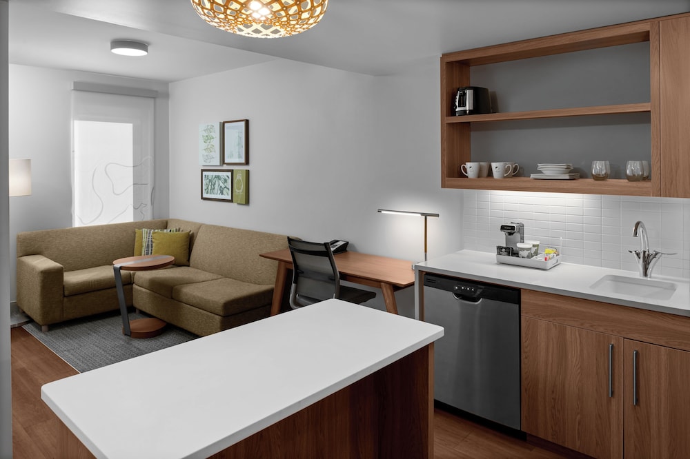 Suite, 1 Bedroom - Photo 1