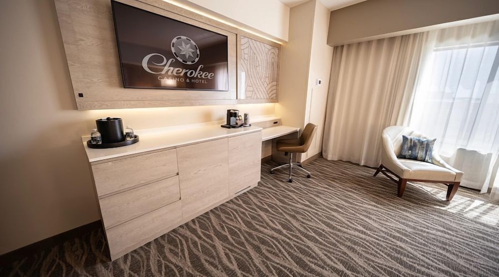 Room, 1 King Bed (Junior Suite) photo 2