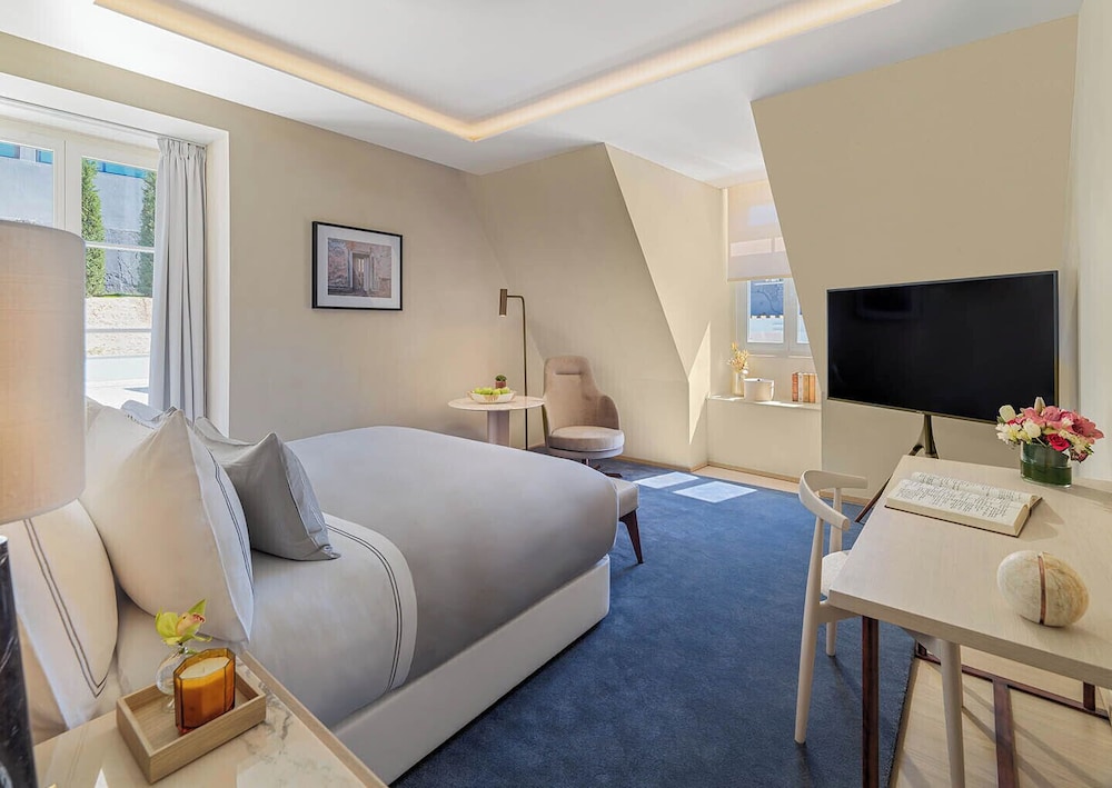 Available room