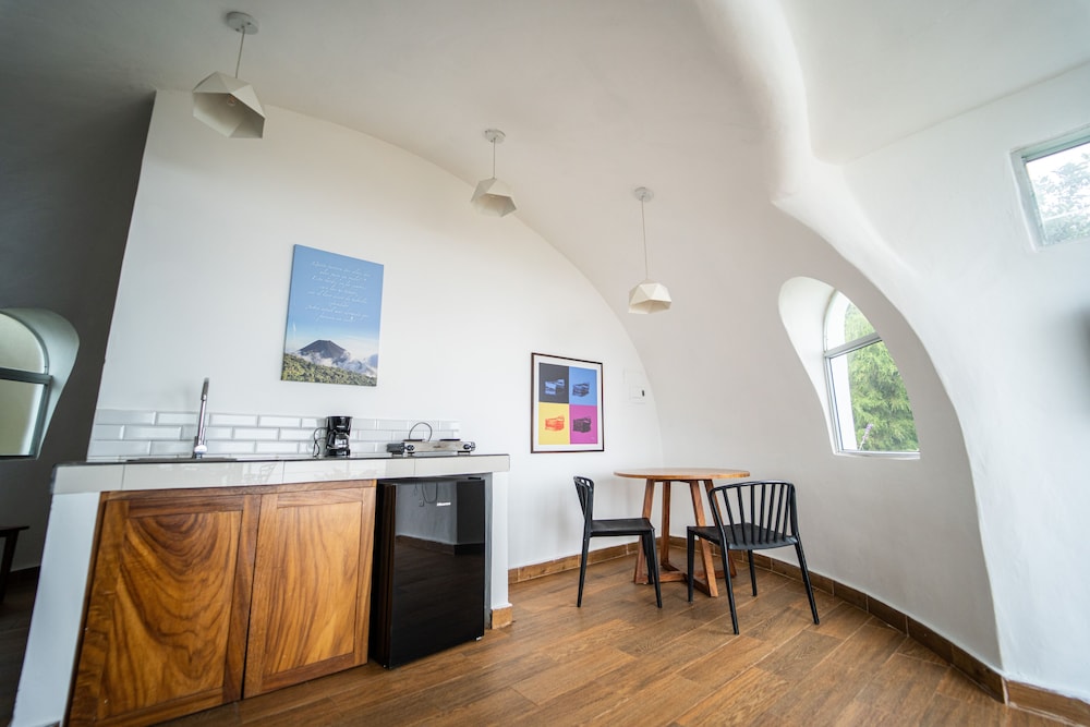 Panoramic Studio Suite, Multiple Beds, Mountain View photo 2