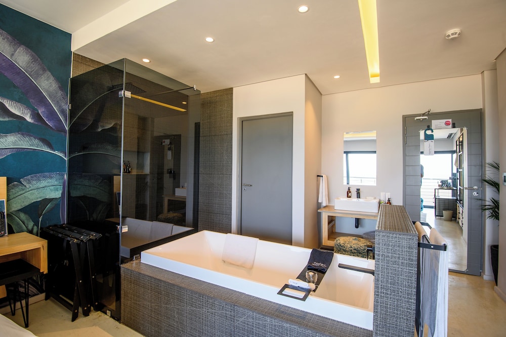 Standard Twin Room - Photo 8