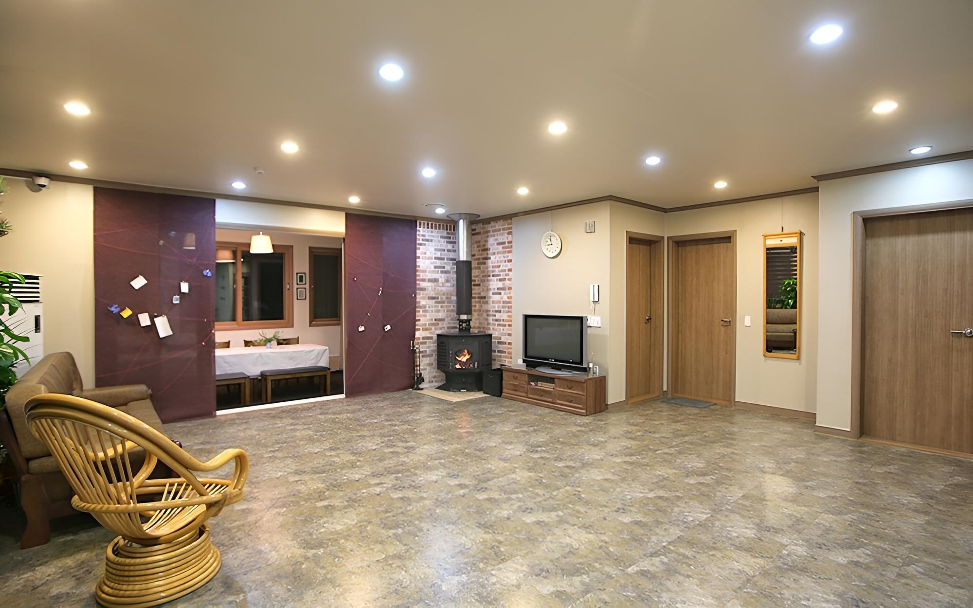 Room (Group Room)