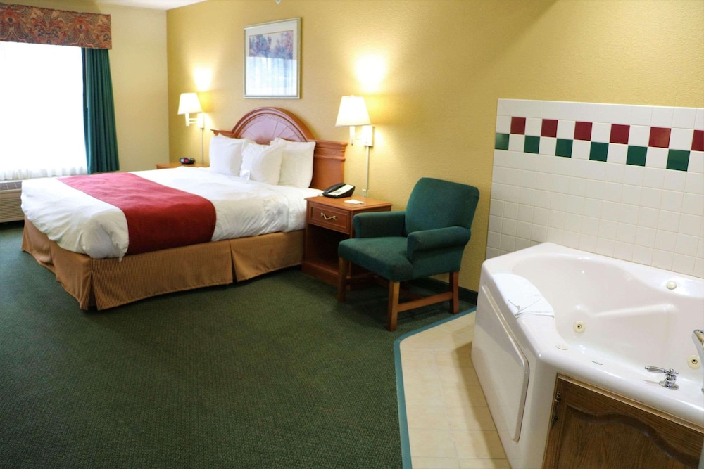 Suite, 1 King Bed, Accessible, Jetted Tub - Photo 4