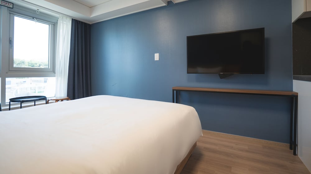 Standard Double Room - Photo 10