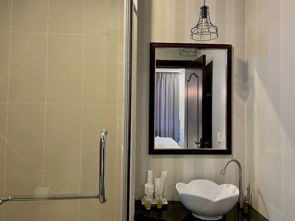 Superior Single Room, 1 King Bed, City View - Photo 6