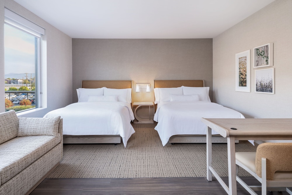 Studio, 2 Queen Beds (Mobility Accessible, Roll-In Shower) photo 1