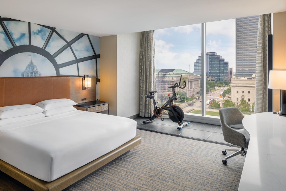 Room, 1 King Bed (Peloton Bike)