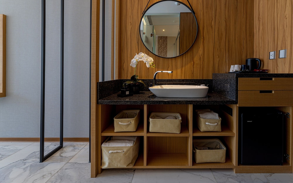 Deluxe Quadruple Room, Lake View photo 3