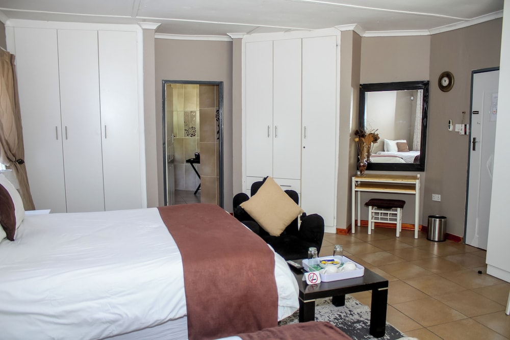 Deluxe Double Room, Garden View photo 3