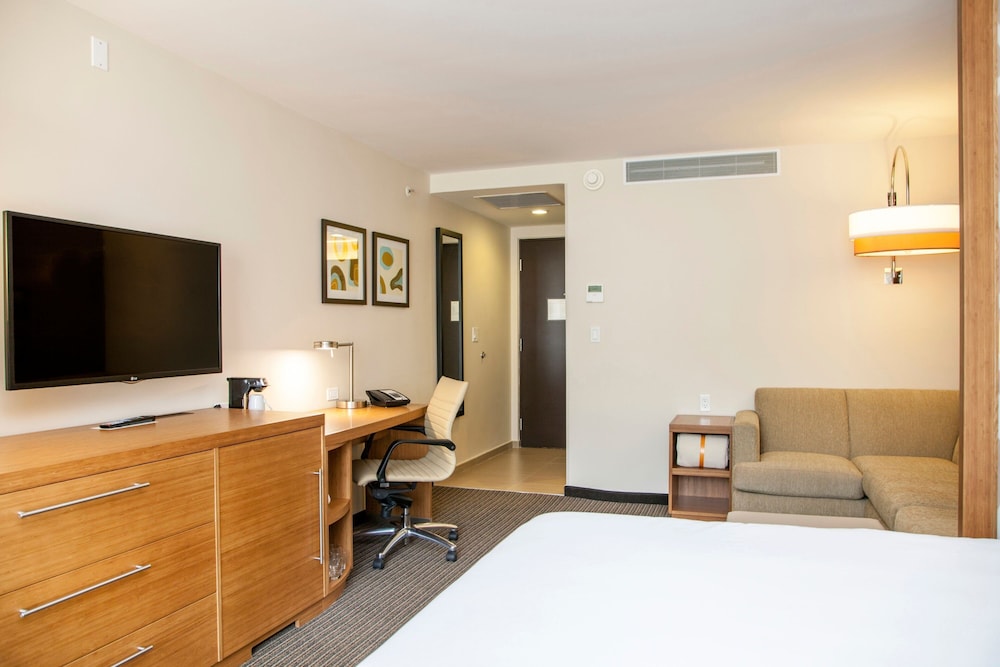 Deluxe Room, 1 King Bed with Sofa bed, Golf View