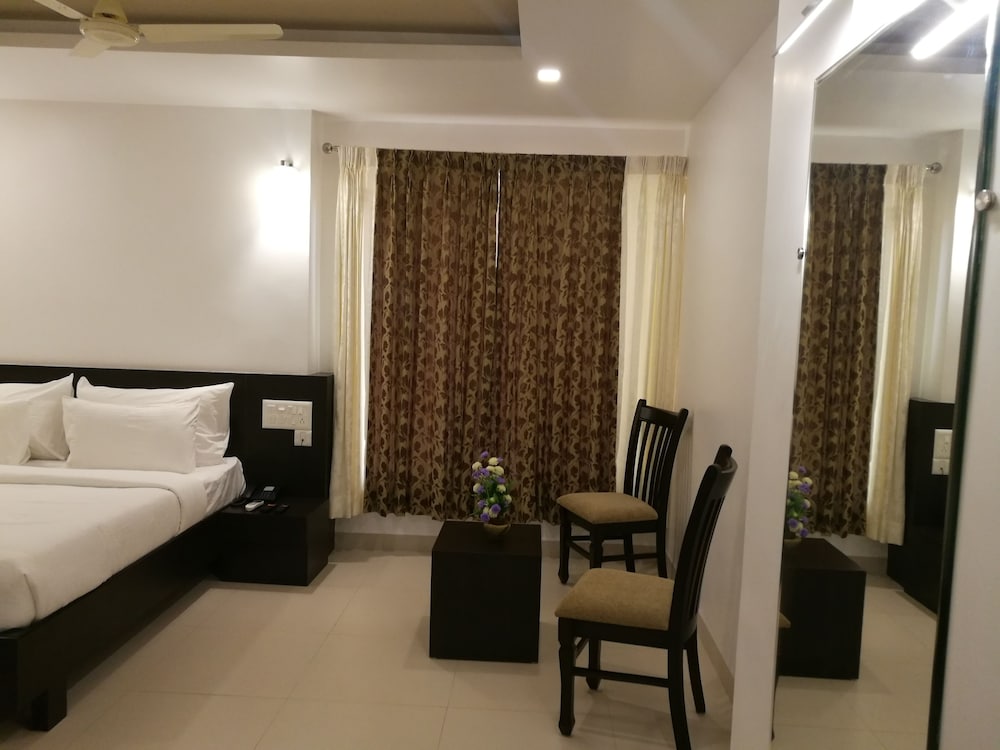 Deluxe Room, 1 Double Bed, Non Smoking photo 1