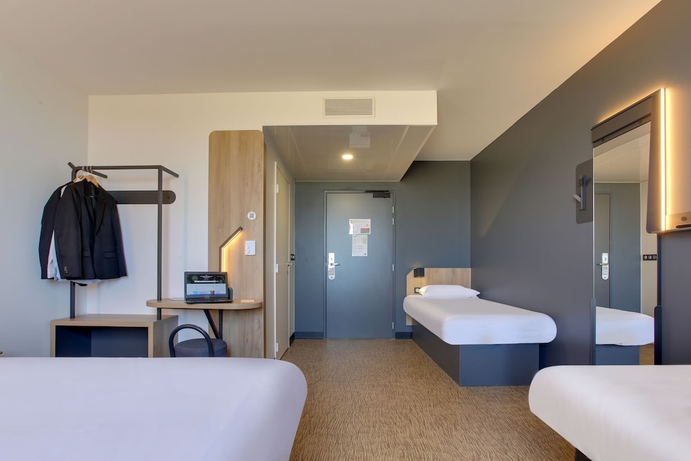 Quadruple Room, Non Smoking - Photo 11