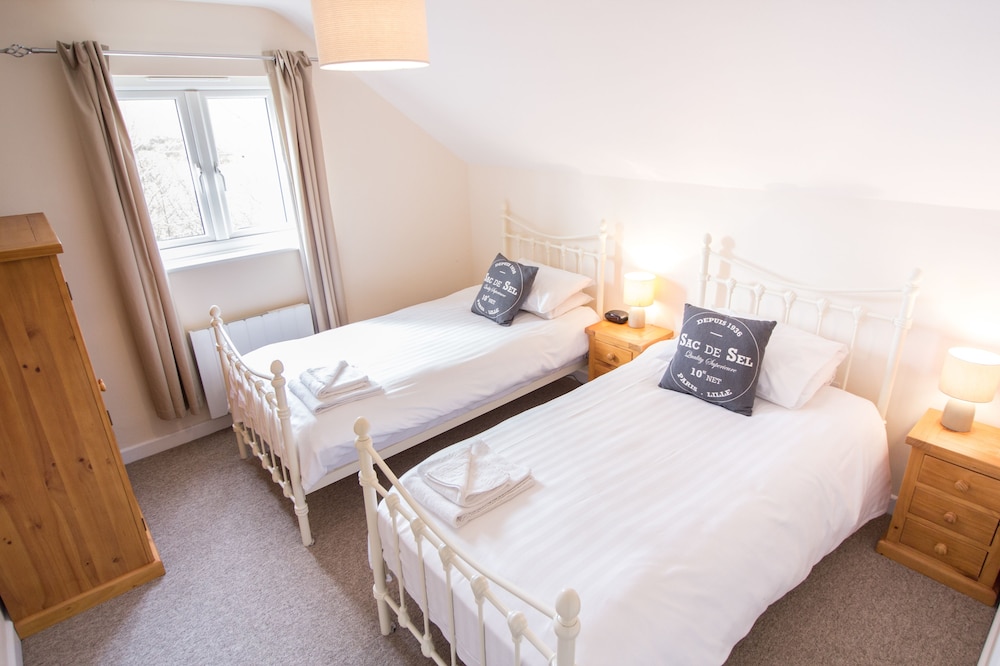 Premier Cottage, 4 Bedrooms photo 3