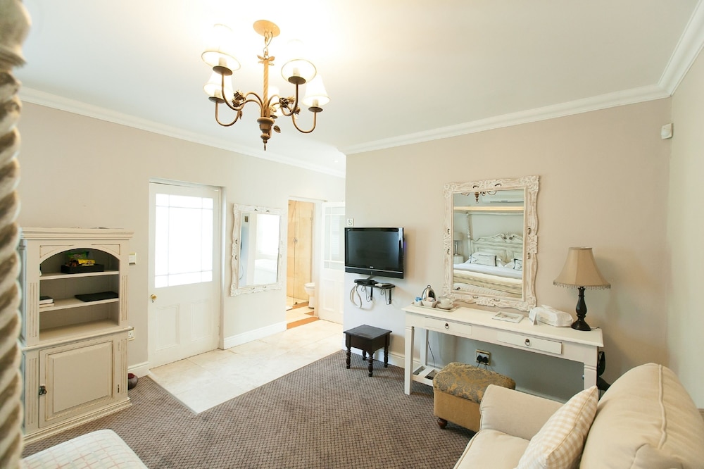 Family Room, 1 Bedroom photo 2