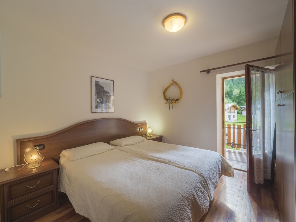 Double Room, Shared Bathroom photo 1