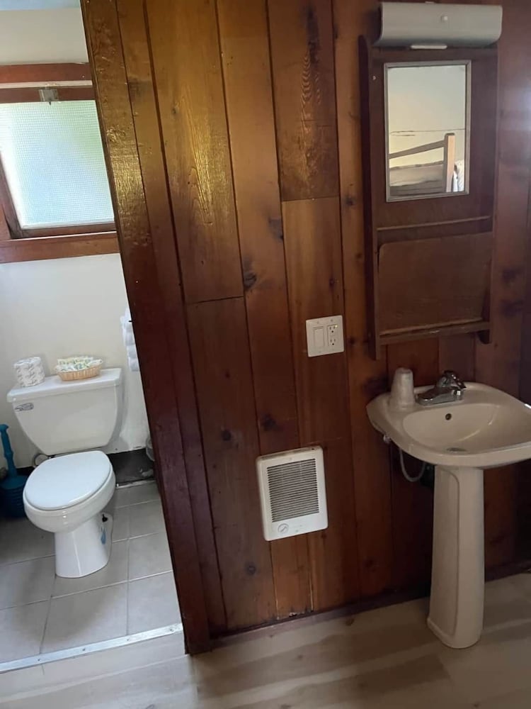 Basic Cabin, Multiple Beds, Non Smoking, Kitchen photo 3