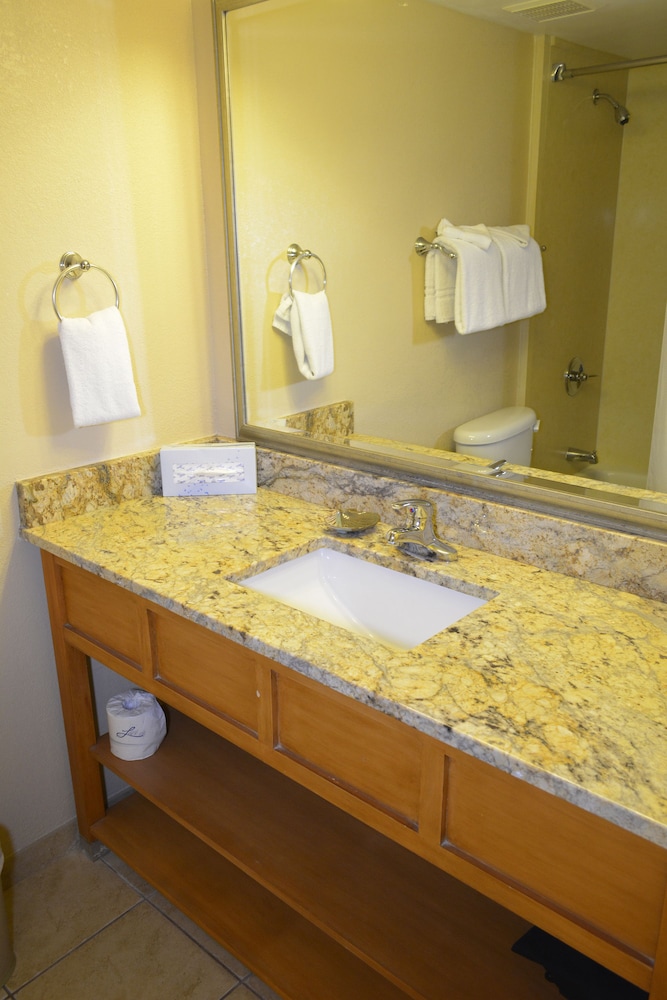 Standard Room, 2 Queen Beds, Kitchen, Oceanfront - Photo 13