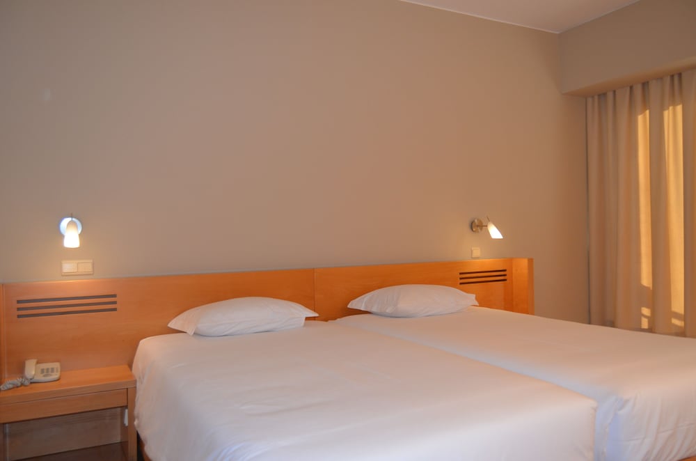 Double or Twin Room, Partial Sea View photo 2