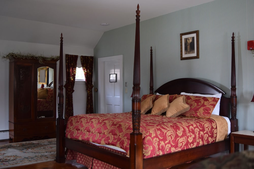 Courtyard North,1 King Bed