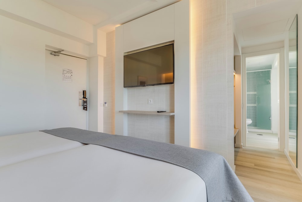 Double or Twin Room, Garden View - Photo 3
