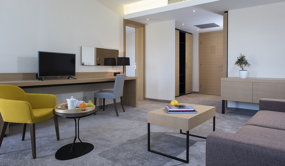 Superior suite with seaside balcony - Photo 3