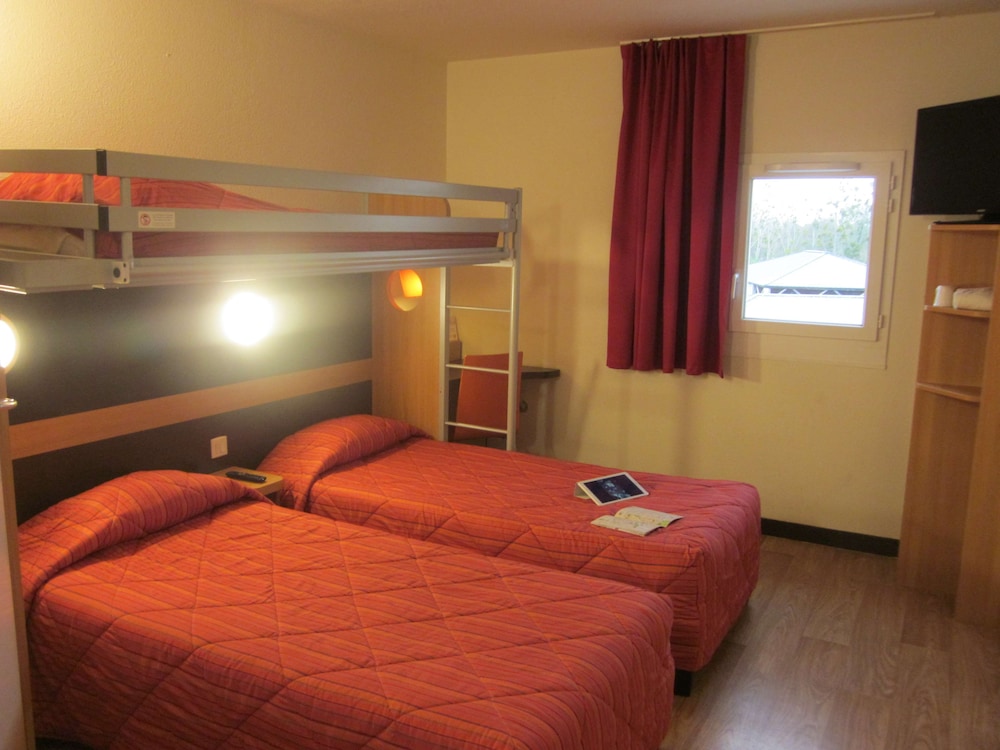 Standard Room, 3 Twin Beds photo 1