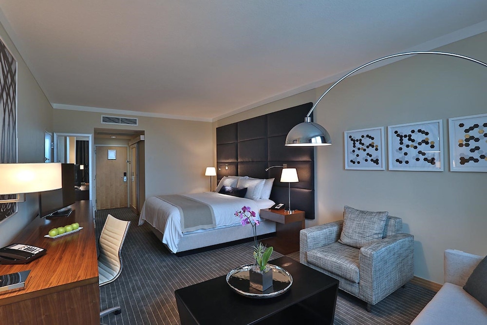 Classic Room, 1 King Bed, Accessible (Communications, Roll-In Shower)