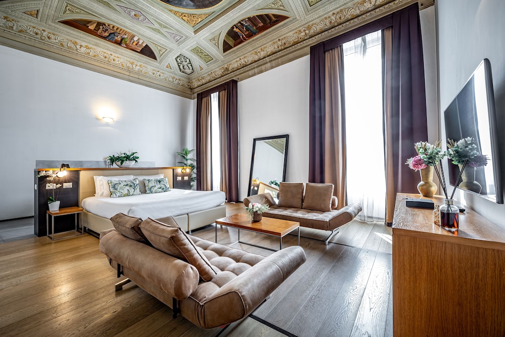 Suite, River View (Prestige)