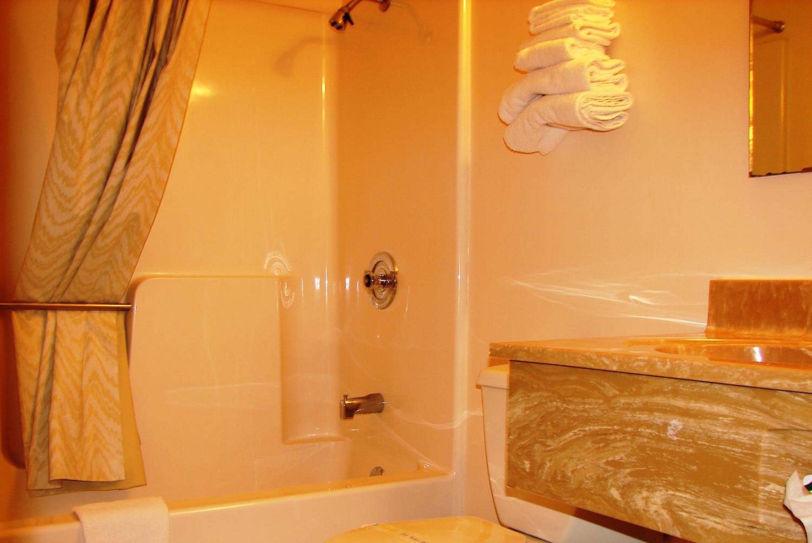 Double Room with Two Double Beds - Photo 2