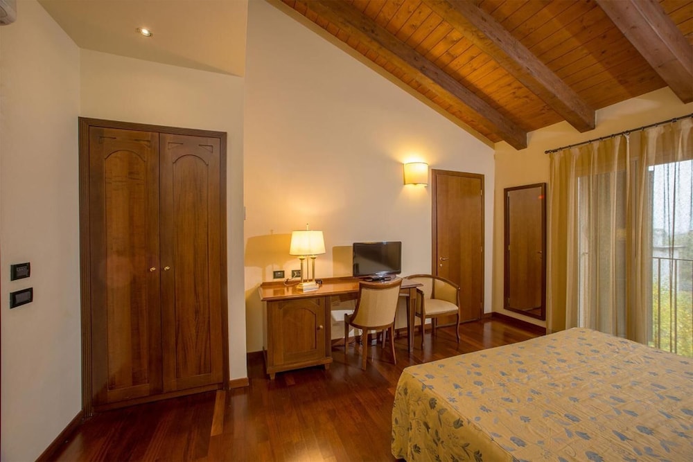 Superior Double or Twin Room - Photo 1