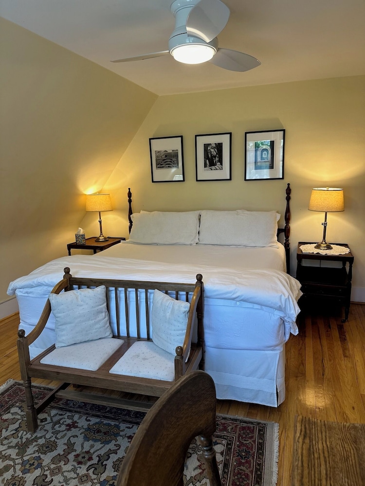 Ochsner - King Room w/ Shared Bath photo 1