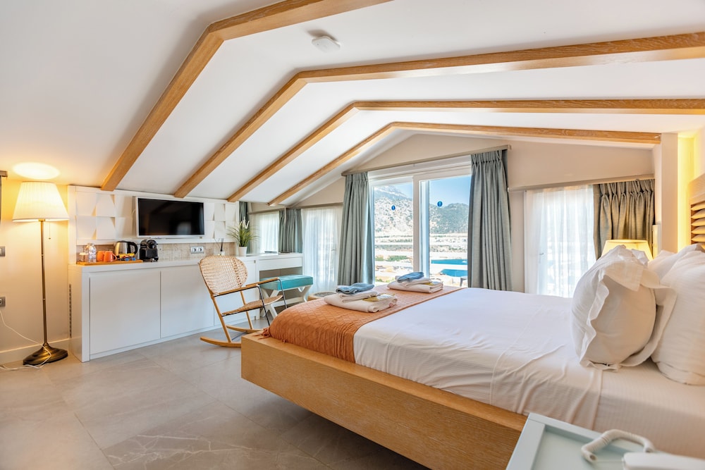 Penthouse Room, Jetted Tub, Sea View - Photo 13