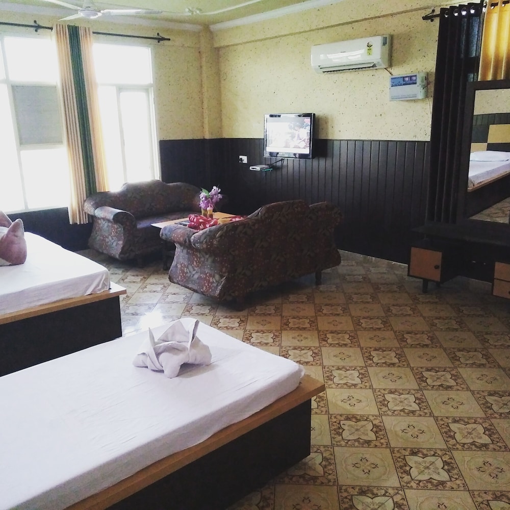 Deluxe Double Room Single Use, 2 Bedrooms, Non Smoking photo 2
