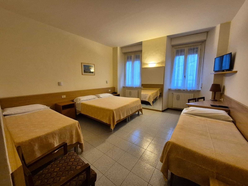 Quadruple Room - Photo 1