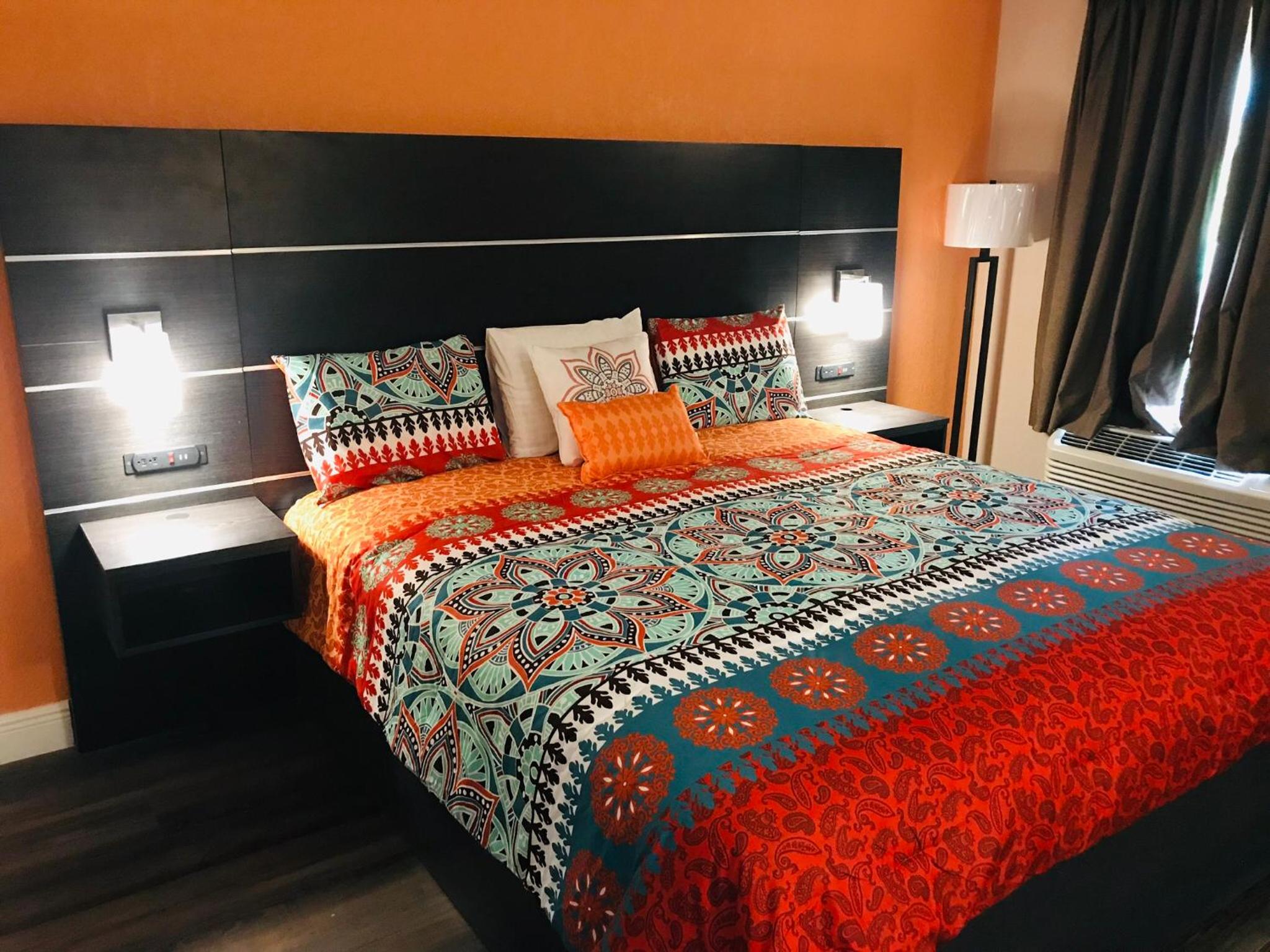 Deluxe King Room - Photo 10