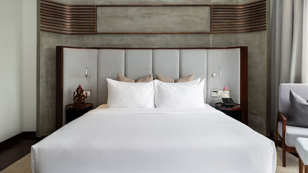 Landmark Room Free Laundry + Daily 60Min Massage + Mini Bar + Airport Pick-Up - Photo 3