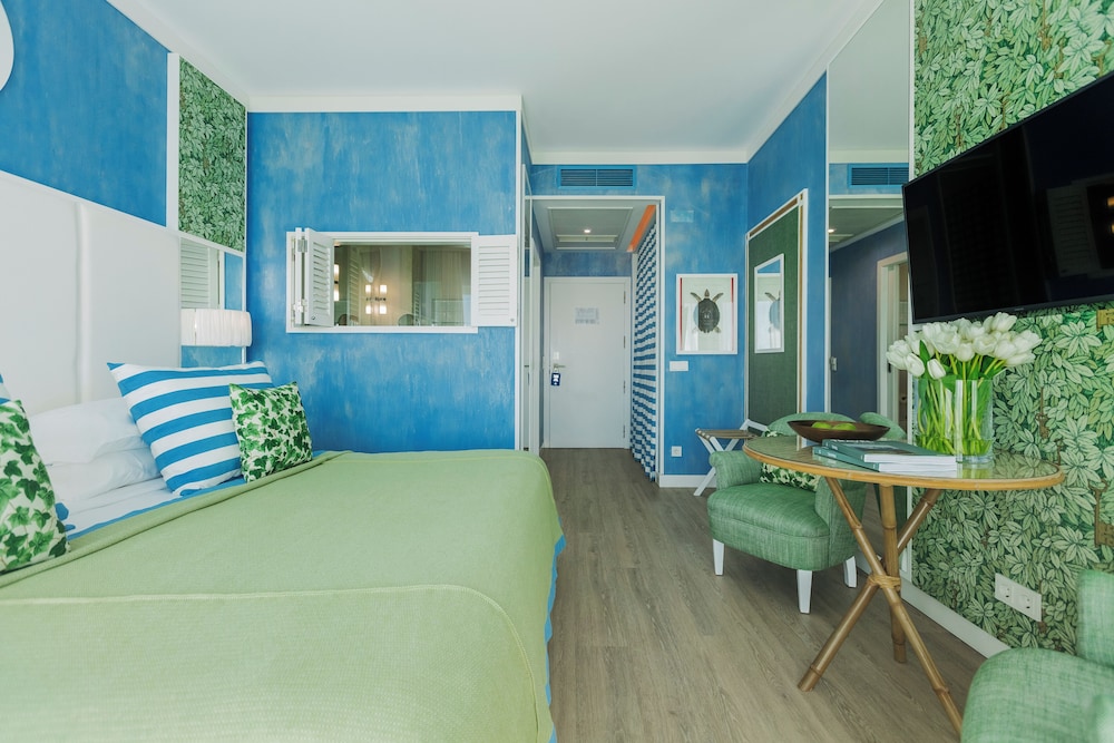 Premium Double or Twin Room, Partial Ocean View - Photo 9