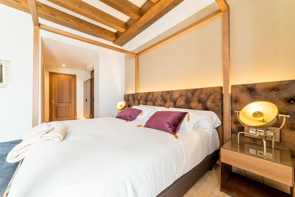Suite, castle view photo 2