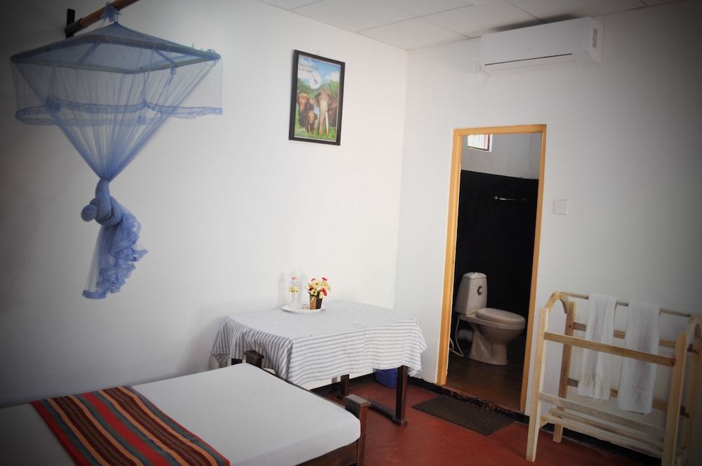 Standard Double Room, Multiple Beds, Non Smoking photo 2