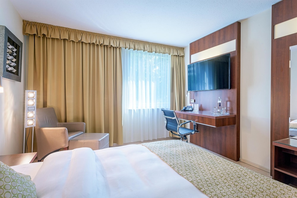 Executive Room, 1 King Bed - Photo 1