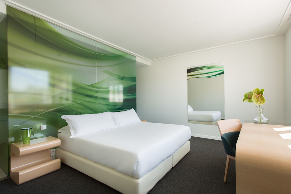 Executive Room - Photo 1