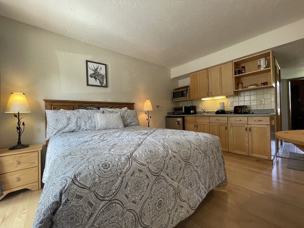 Condo, 1 Queen Bed, Pool Access photo 1