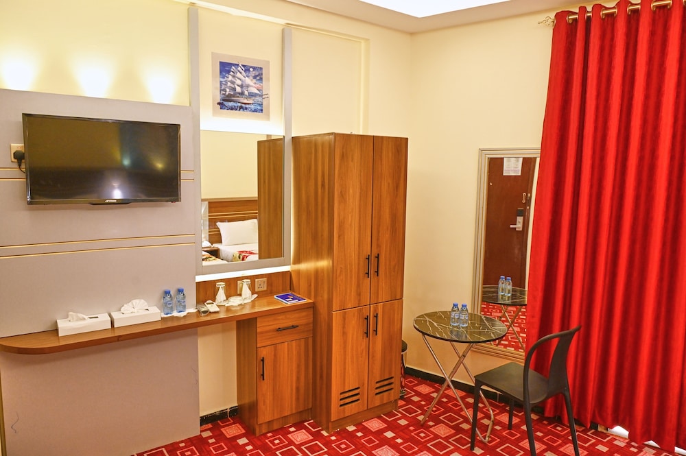 Standard Triple Room, City View photo 2