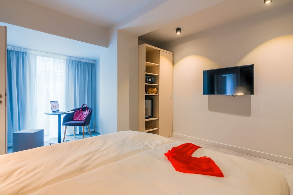 Room, 1 Double Bed - Photo 2