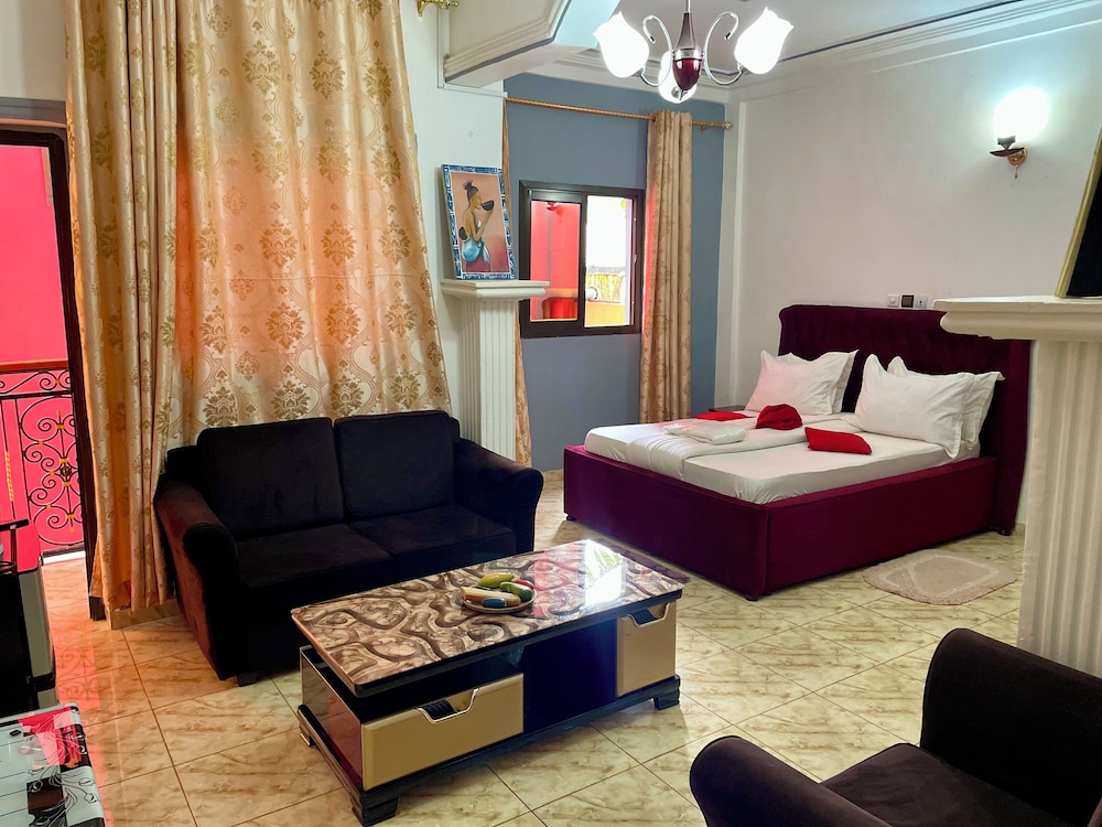 Premium Room, 1 King Bed, Balcony, Courtyard View