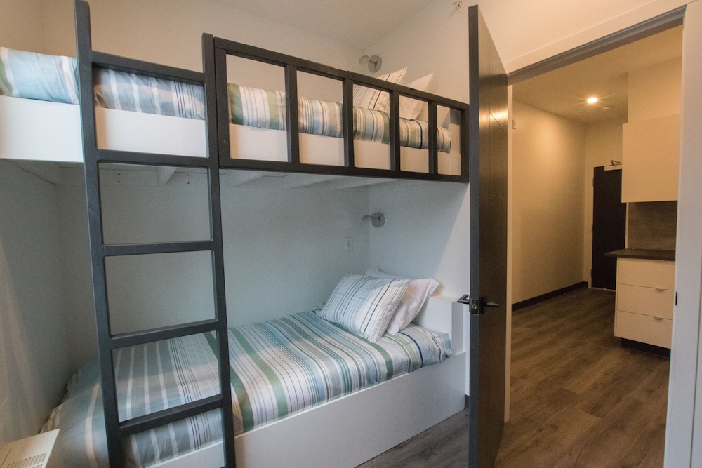 Room, 2 Bedrooms, Kitchenette photo 1