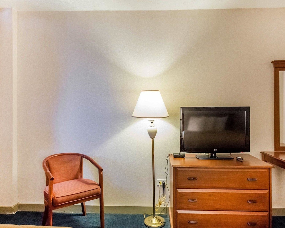 Standard Room, 1 Queen Bed, Smoking photo 1