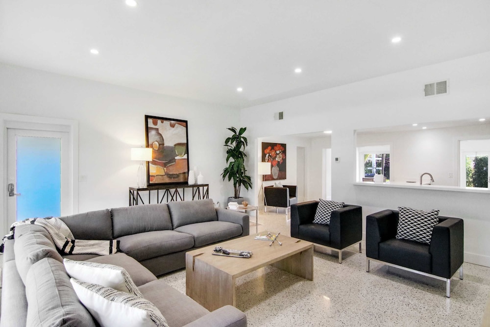 House, Multiple Beds, Patio, Garden View (La Casa Blanca) photo 1