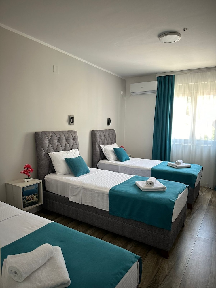 Deluxe Triple Room, City View
