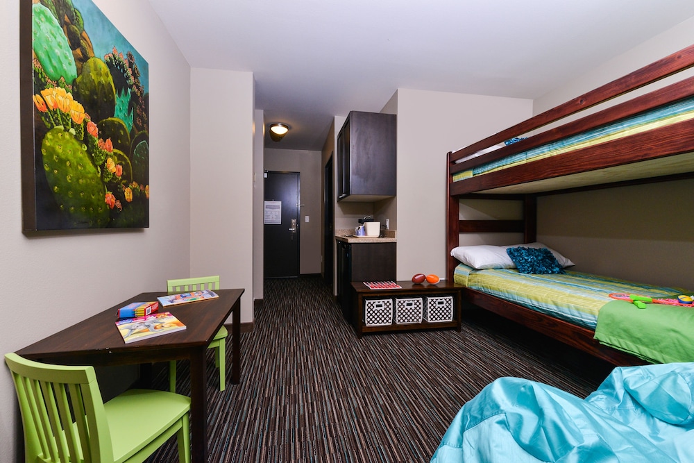 Suite, 1 King Bed (Additional Living Area) photo 2